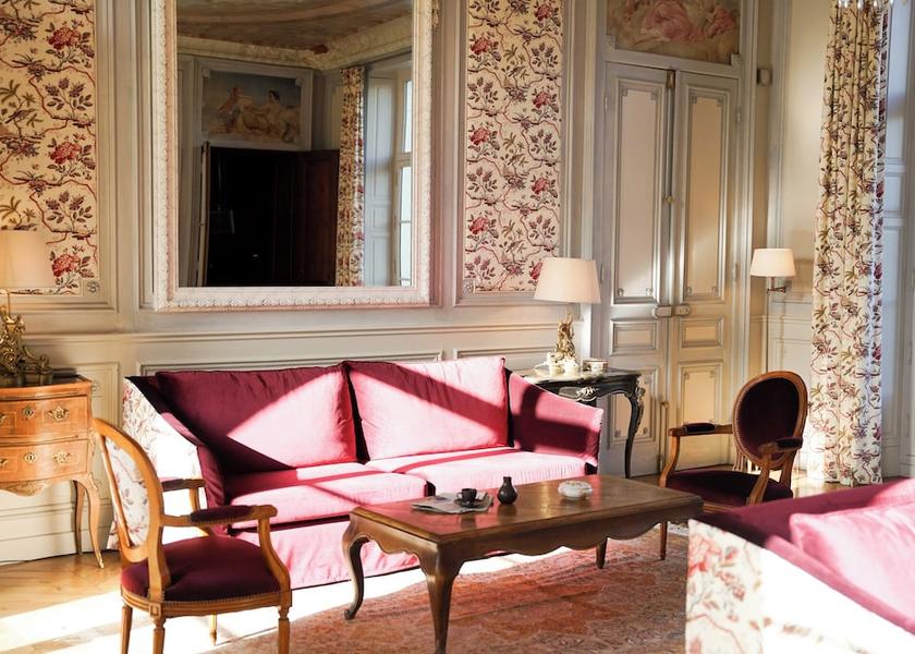 Bourgogne-Franche-Comte Sainte-Sabine Lobby