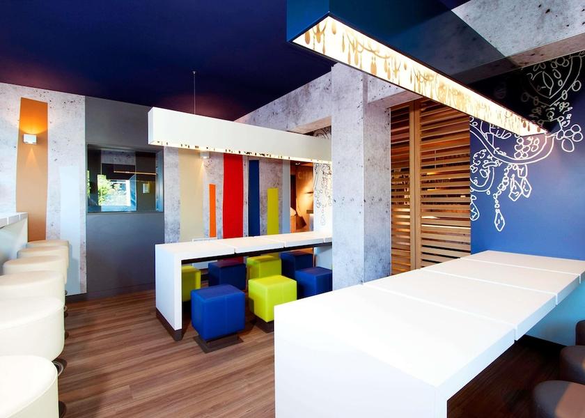 Ile-de-France Velizy-Villacoublay Exterior Detail