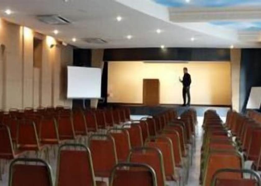 Occitanie Baraqueville Meeting Room