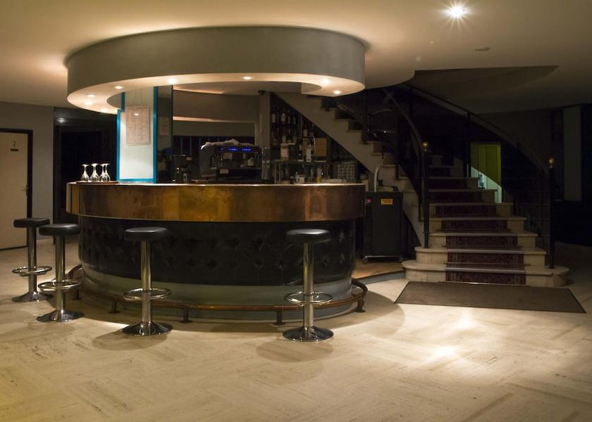 Occitanie Baraqueville Bar