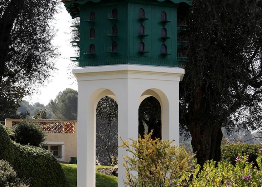 Provence - Alpes - Cote d'Azur Mougins Property Grounds