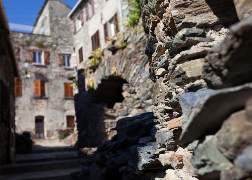 Corsica San-Martino-Di-Lota Exterior Detail