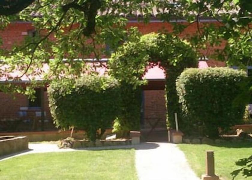 Occitanie Mondonville Courtyard