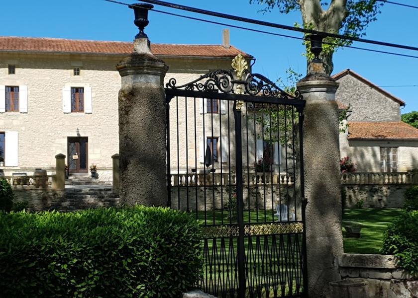 Nouvelle-Aquitaine Villefranche-de-Lonchat Exterior Detail