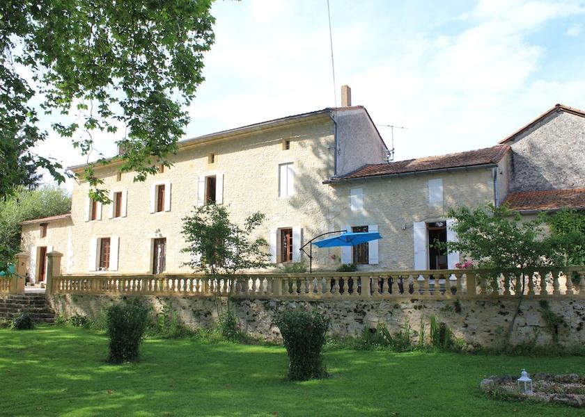Nouvelle-Aquitaine Villefranche-de-Lonchat Facade