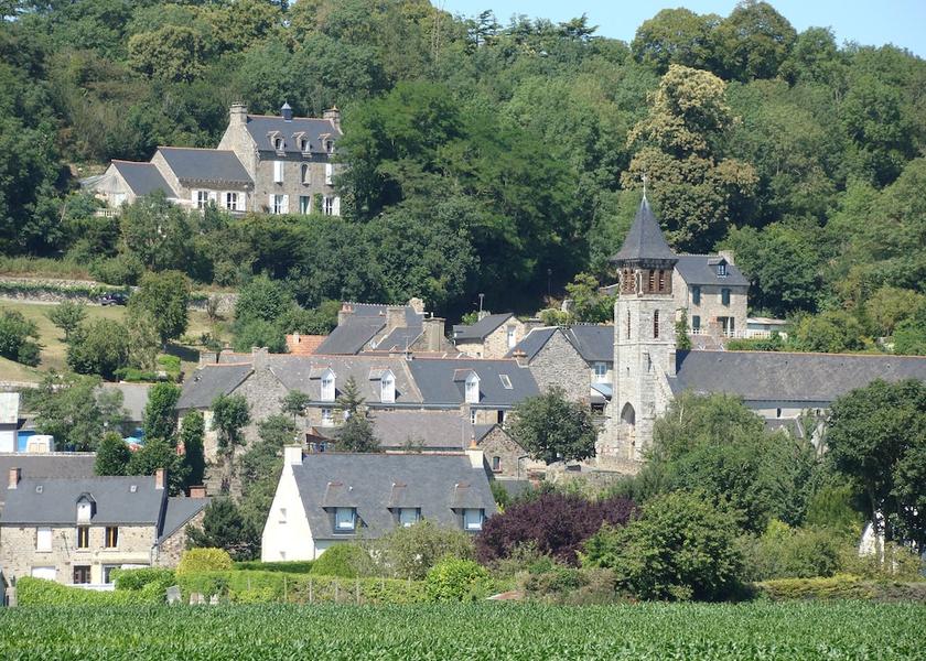 Brittany Mont-Dol Exterior Detail