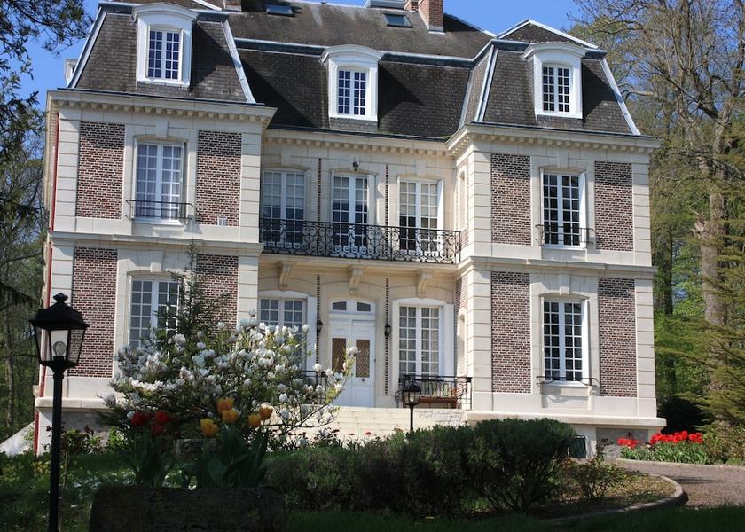 Normandy Avesnes-En-Bray Exterior Detail