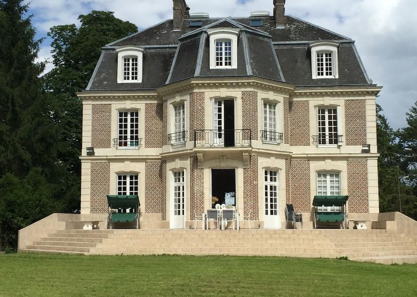 Normandy Avesnes-En-Bray Facade