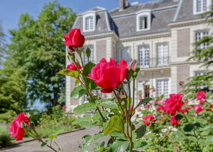 Normandy Avesnes-En-Bray Facade