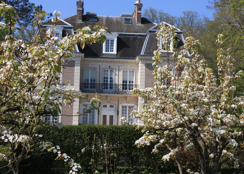 Normandy Avesnes-En-Bray Facade