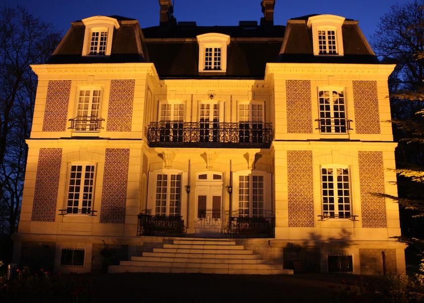 Normandy Avesnes-En-Bray Facade