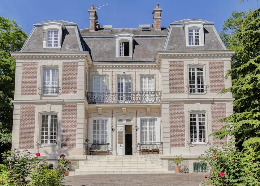 Normandy Avesnes-En-Bray Facade