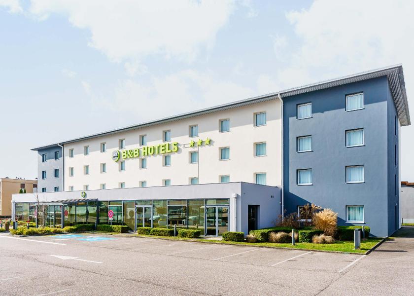 Grand Est Saint-Avold Hotel Exterior