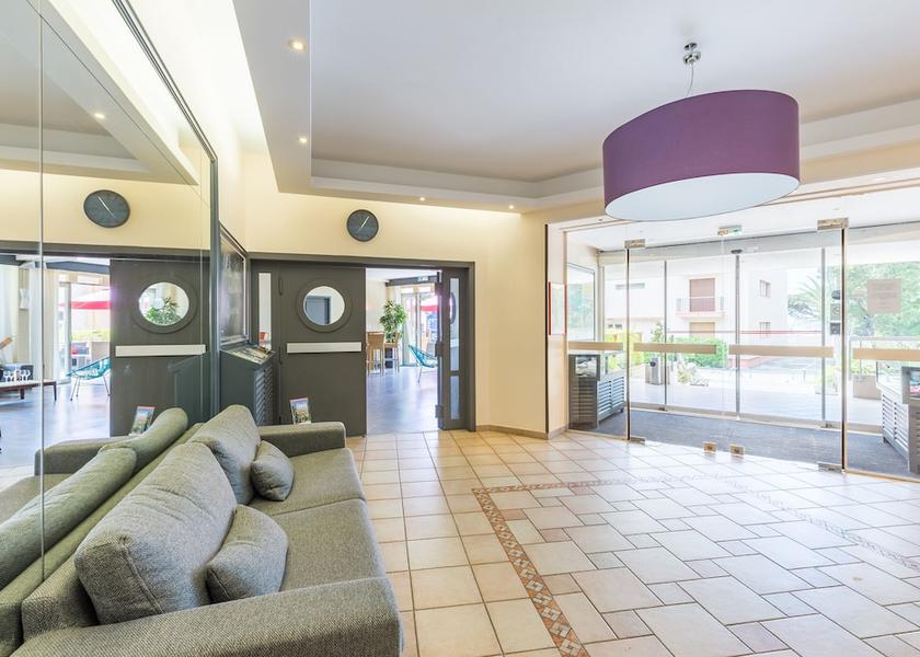 Provence - Alpes - Cote d'Azur Saint-Raphael Reception