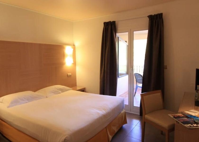 Corsica Serriera Room