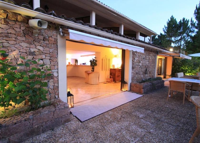 Corsica Serriera Entrance