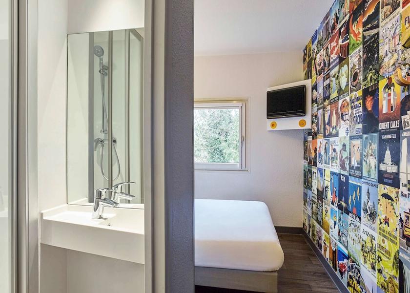 Ile-de-France Les Ulis Room