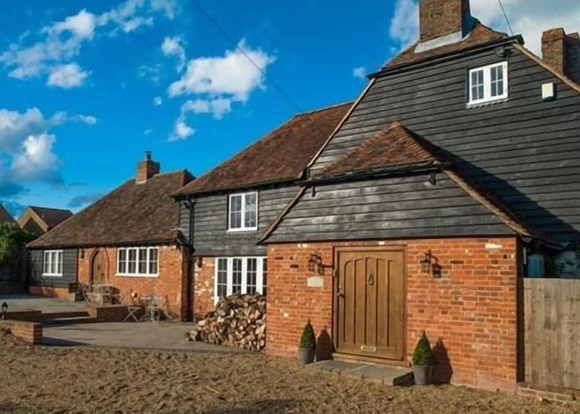 England Sittingbourne Exterior Detail