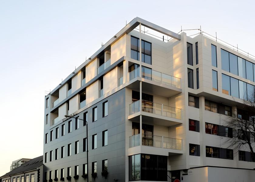 England Wembley Hotel Exterior