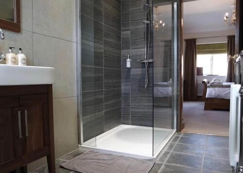 England High Peak Bathroom