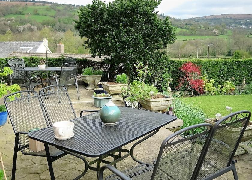 Wales Llangynidr Garden