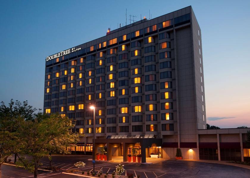 Missouri Chesterfield Exterior Detail