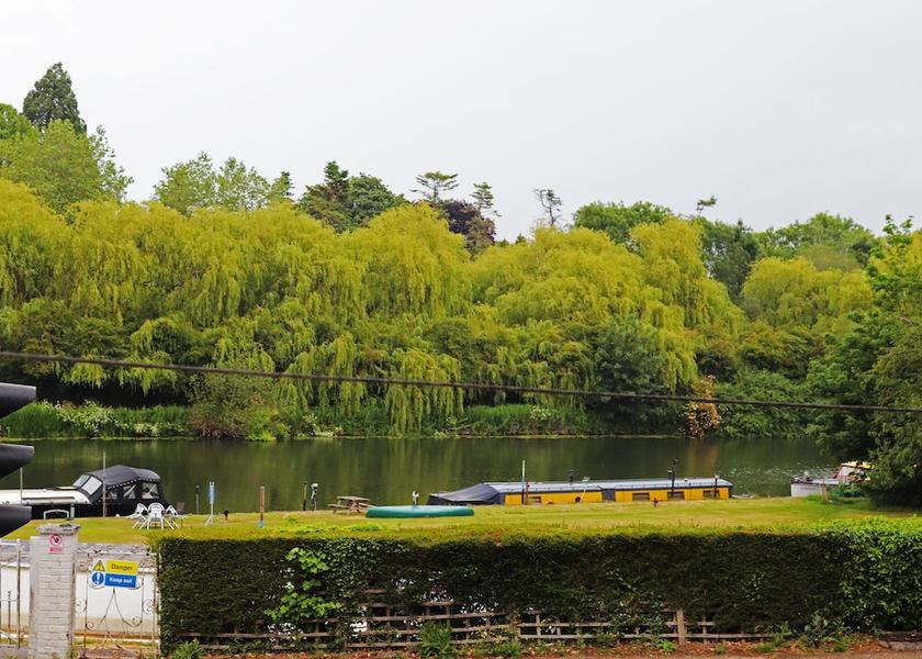 England Wallingford Facade