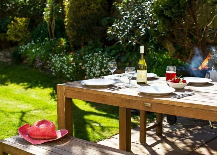 England Hayle Outdoor Dining