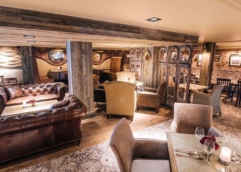 Scotland Johnstone Lounge