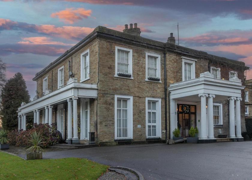 England Staveley Hotel Exterior