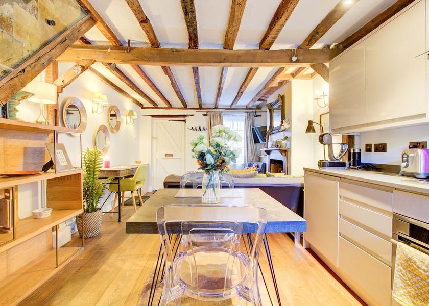 England Farnham Dining Area