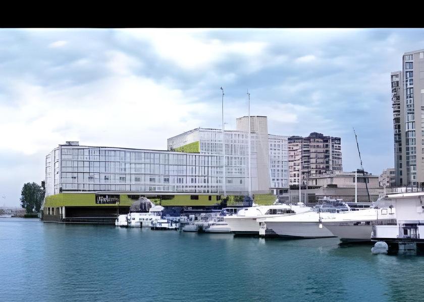Ontario Kingston Hotel Exterior