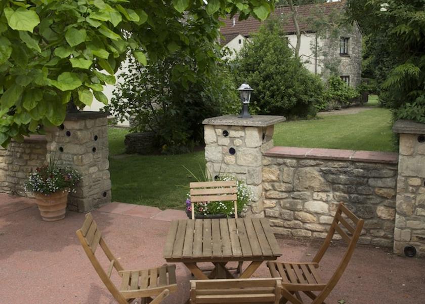 England Badminton Terrace/patio