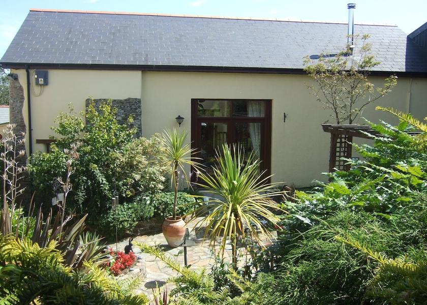 England Lifton Exterior Detail