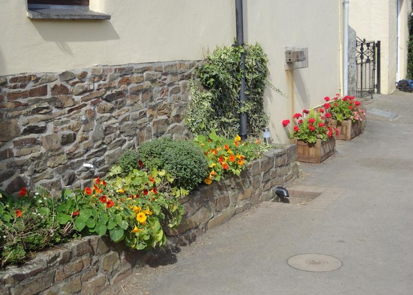 England Lifton Exterior Detail