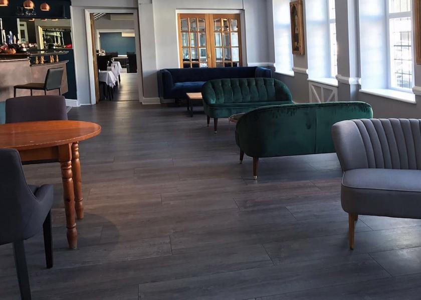 England Staines Lounge