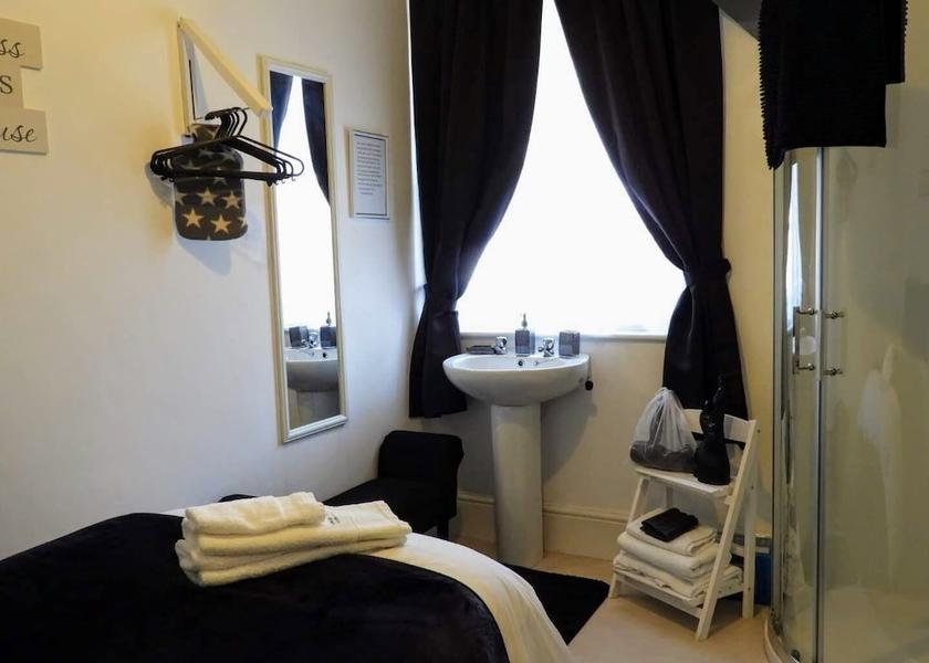 England Holsworthy Room