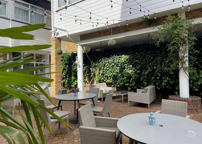 England Weybridge Terrace/patio