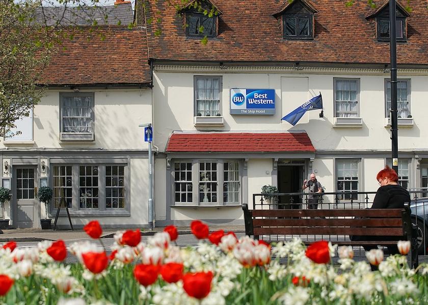 England Weybridge Front of property