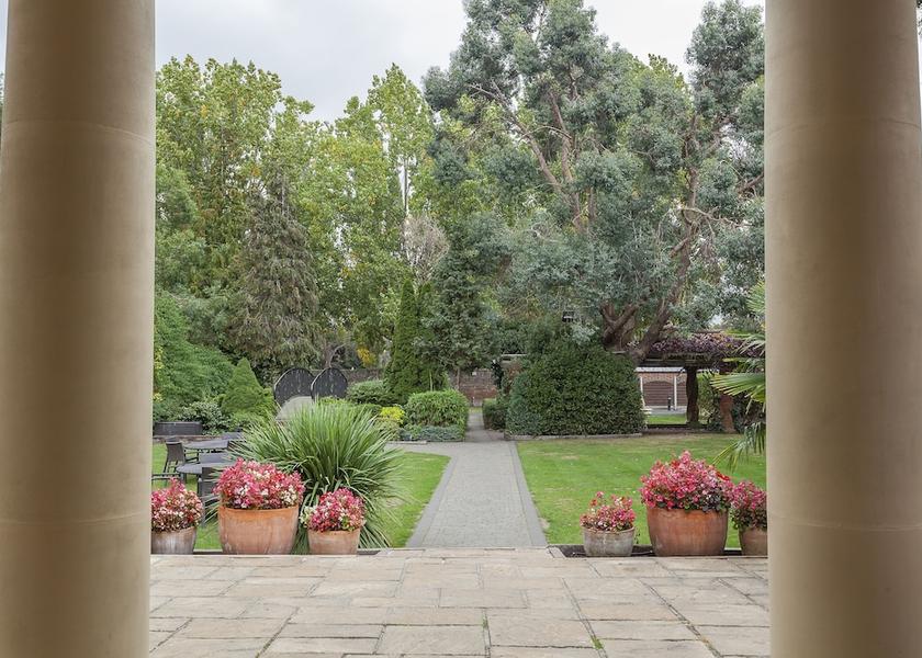England Grays Garden