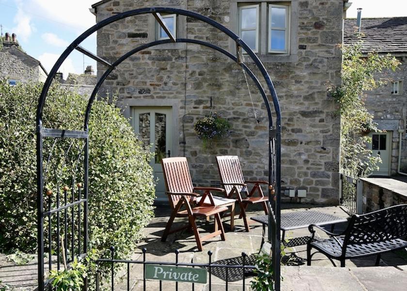 England Skipton Exterior Detail