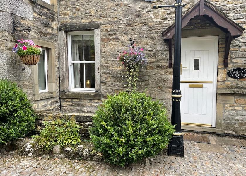 England Skipton Exterior Detail
