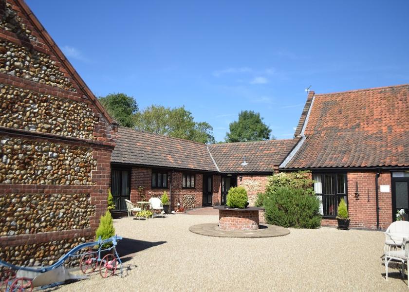 England Dereham Exterior Detail