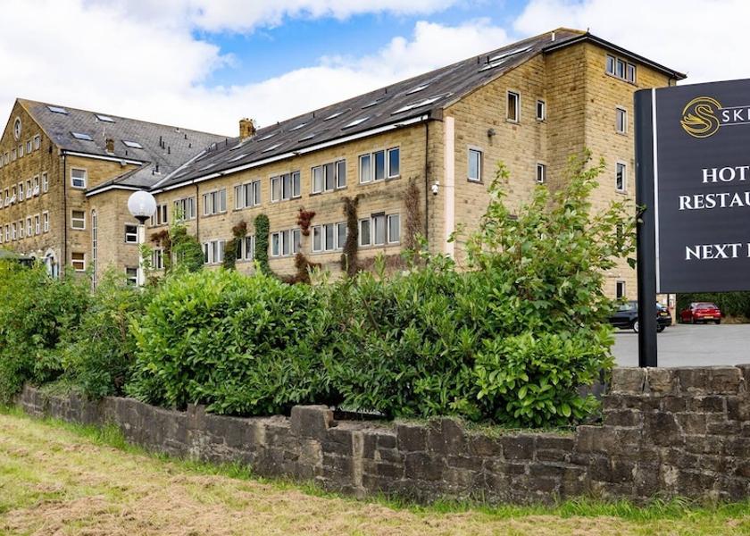 England Skipton Exterior Detail