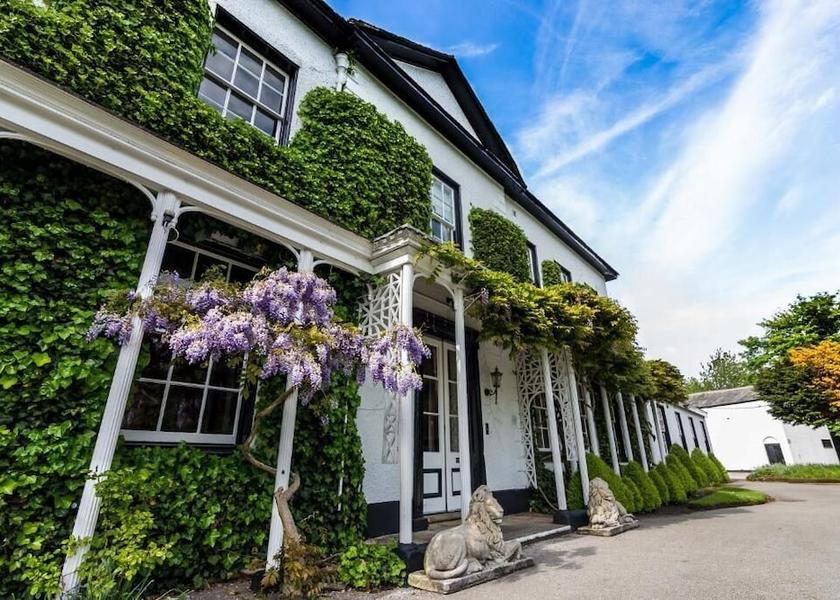England Lymm Exterior Detail