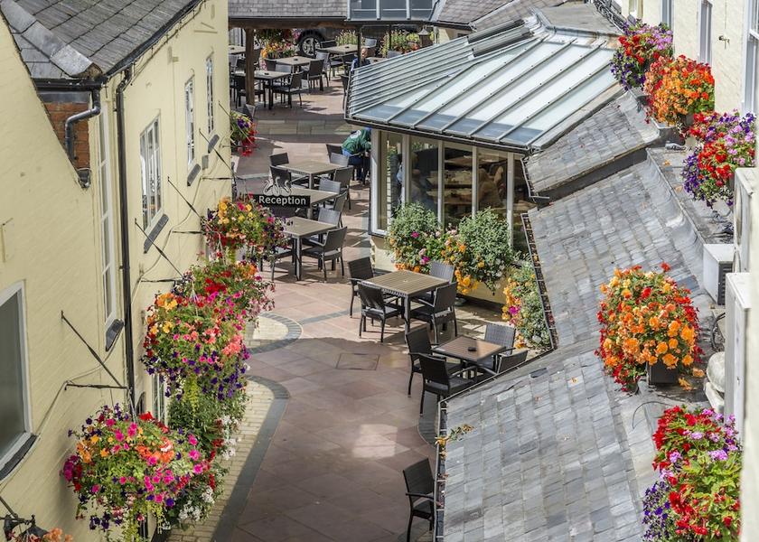 England Market Harborough Courtyard