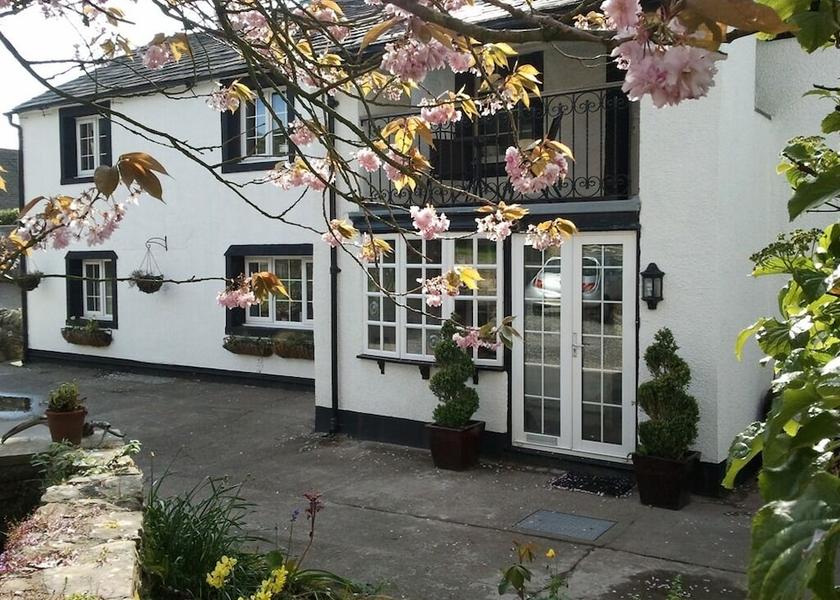 England Workington Exterior Detail