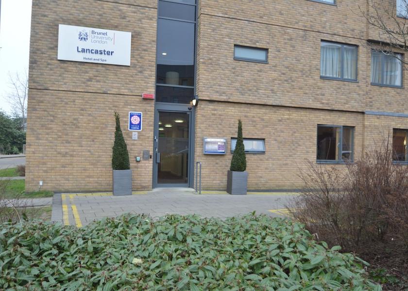 England Uxbridge Exterior Detail