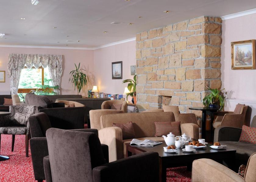 shared lounge/tv area