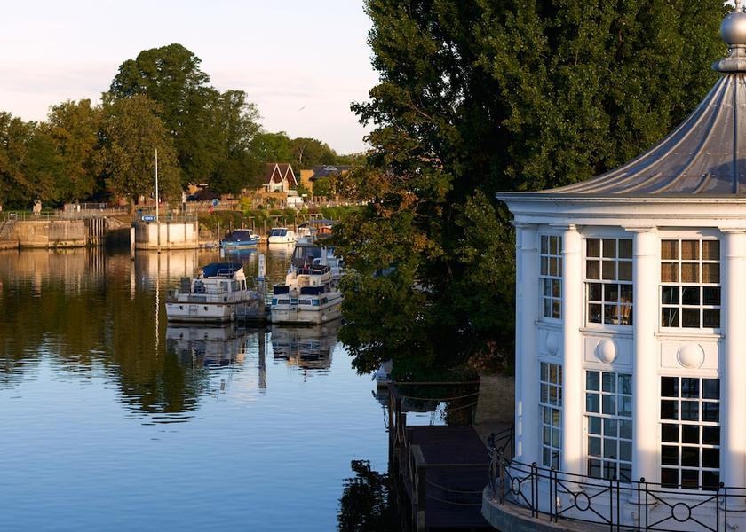 England East Molesey Exterior Detail